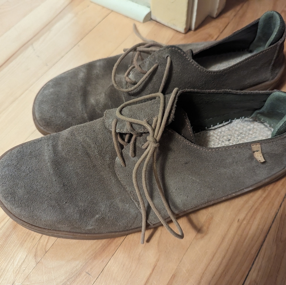 El Naturalista Suede Shoes